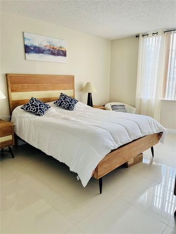 8900 Washington Boulevard 409, Pembroke Pines, FL 33025