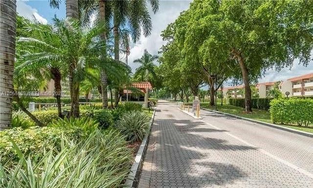 8900 Washington Boulevard 409, Pembroke Pines, FL 33025