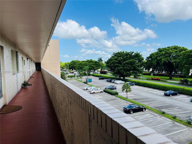 8900 Washington Boulevard 409, Pembroke Pines, FL 33025