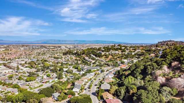 241 42nd Avenue, San Mateo, CA 94403