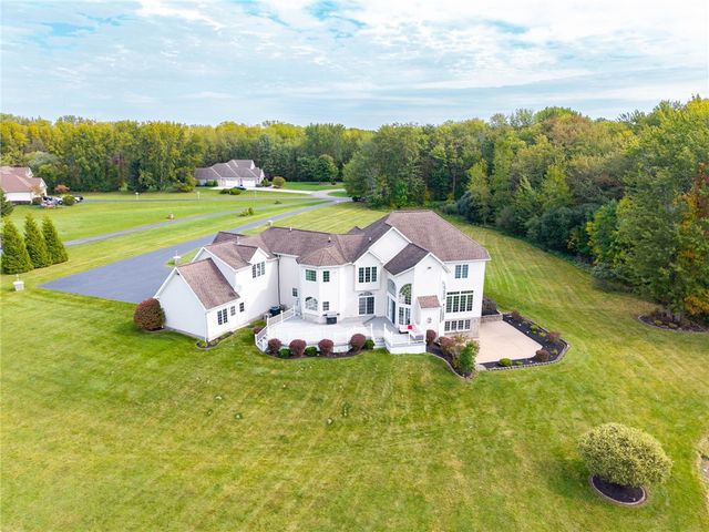 51 Stablegate Drive, Penfield, NY 14580