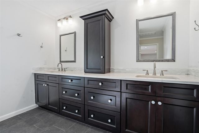 15908 HAMPTON VILLAGE DRIVE, Tampa, FL 33618
