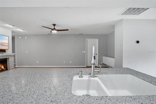 15908 HAMPTON VILLAGE DRIVE, Tampa, FL 33618