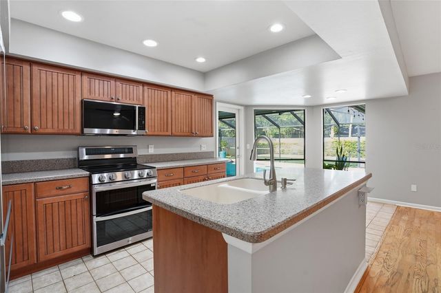 15908 HAMPTON VILLAGE DRIVE, Tampa, FL 33618