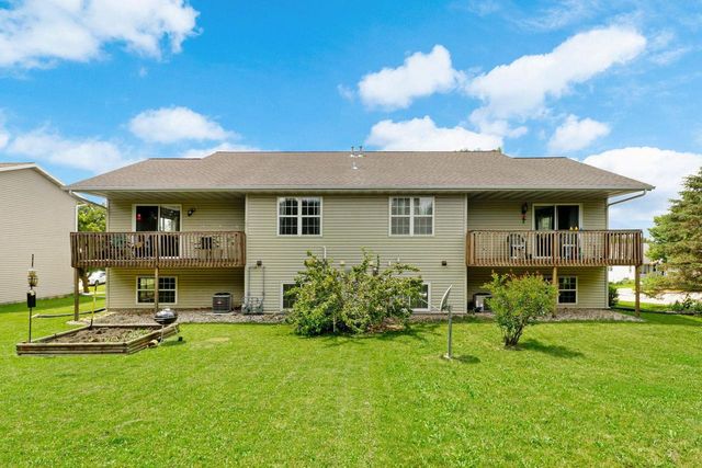 824 N Clover Lane, Cottage Grove, WI 53527