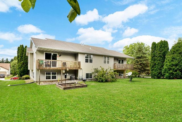 824 N Clover Lane, Cottage Grove, WI 53527
