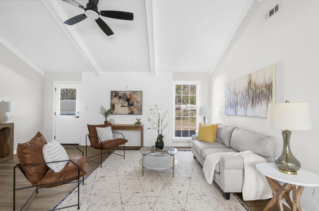 302 Gippy Drive, Summerville, SC 29486