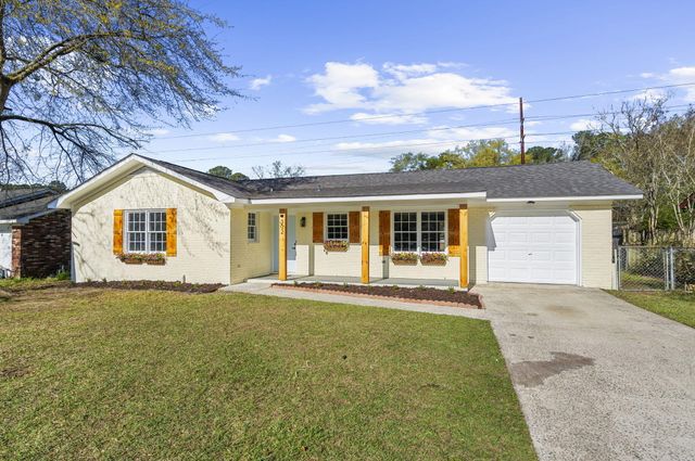 302 Gippy Drive, Summerville, SC 29486