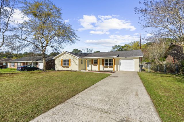 302 Gippy Drive, Summerville, SC 29486