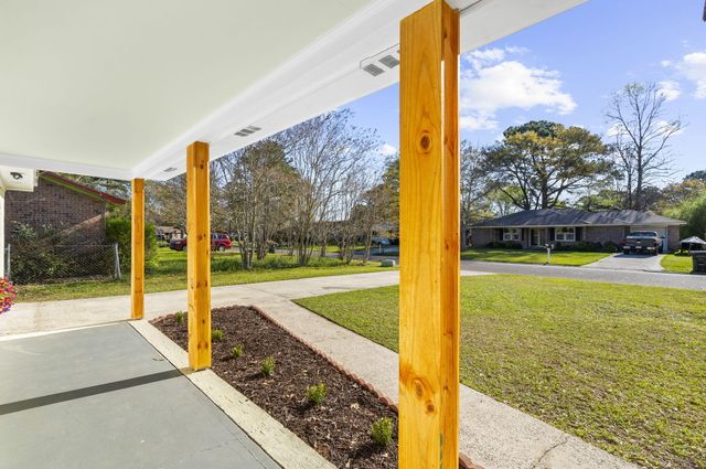 302 Gippy Drive, Summerville, SC 29486