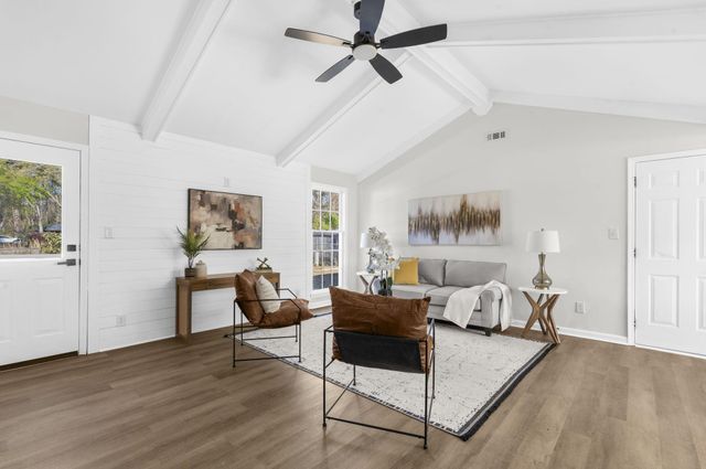 302 Gippy Drive, Summerville, SC 29486