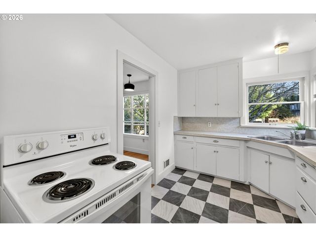 11811 Sw 34TH Ave, Portland, OR 97219