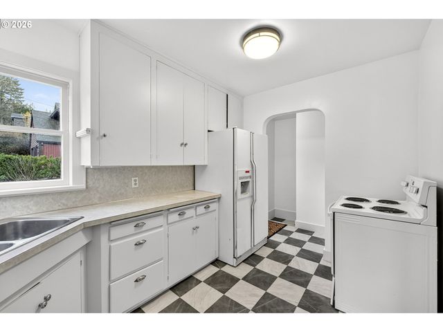 11811 Sw 34TH Ave, Portland, OR 97219