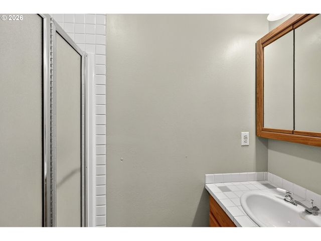 11811 Sw 34TH Ave, Portland, OR 97219