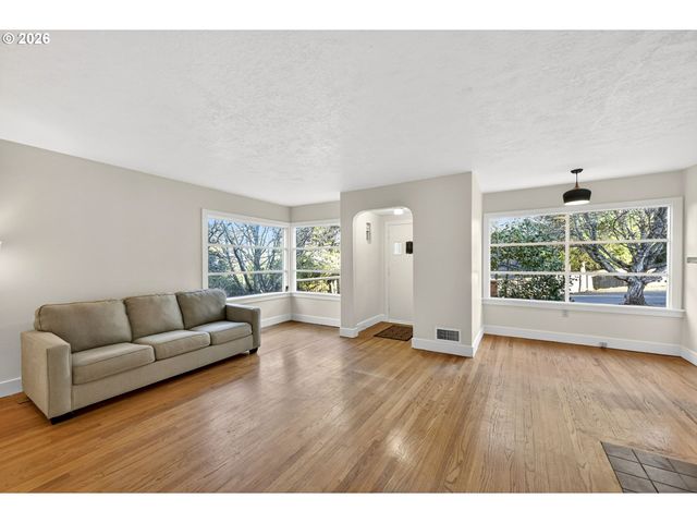 11811 Sw 34TH Ave, Portland, OR 97219