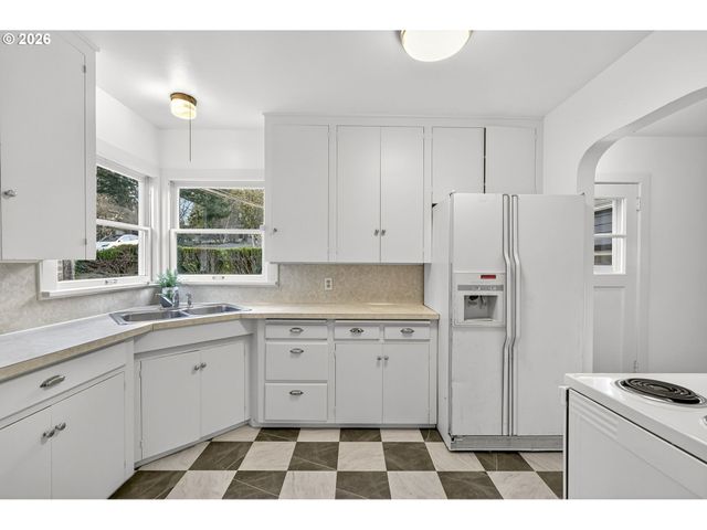 11811 Sw 34TH Ave, Portland, OR 97219