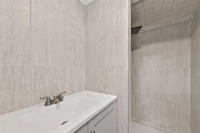 29927 County Road 25, Damon, TX 77430