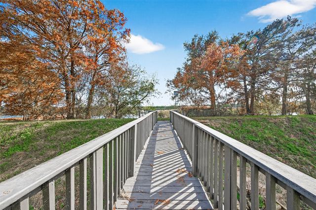 29927 County Road 25, Damon, TX 77430