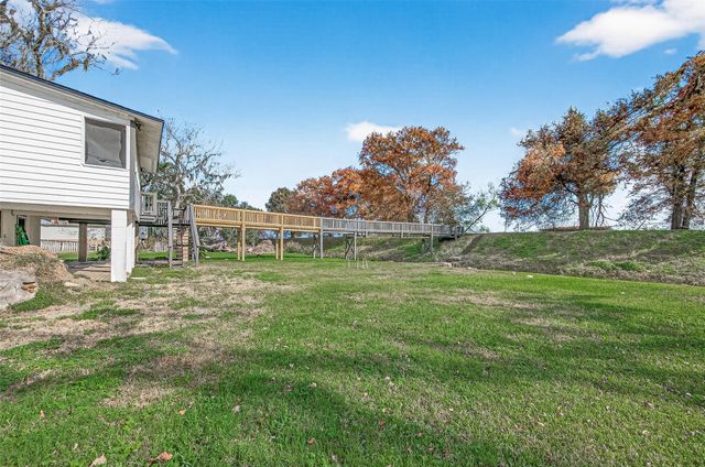 29927 County Road 25, Damon, TX 77430