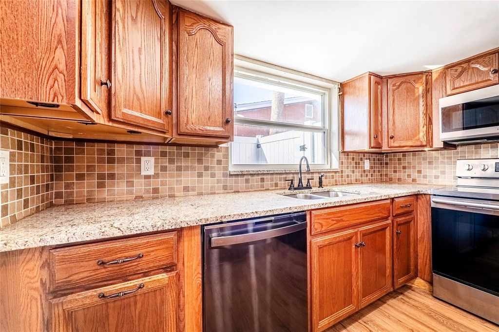 Image 12 of property listing at 9720 GRAY FOX LANE, Port Richey, FL 34668