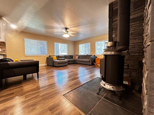 6135 Bucktail Ln, Pollock Pines, CA 95726