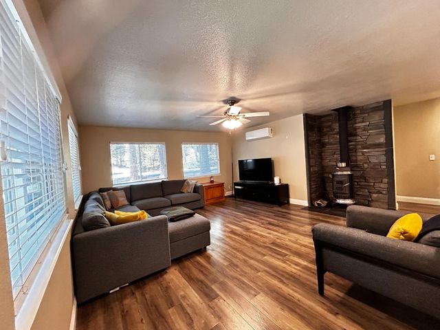 6135 Bucktail Ln, Pollock Pines, CA 95726