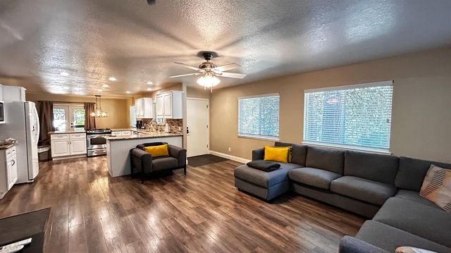 6135 Bucktail Ln, Pollock Pines, CA 95726
