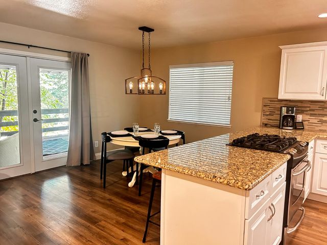 6135 Bucktail Ln, Pollock Pines, CA 95726
