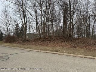 6285 Heathfield Drive, East Lansing, MI 48823
