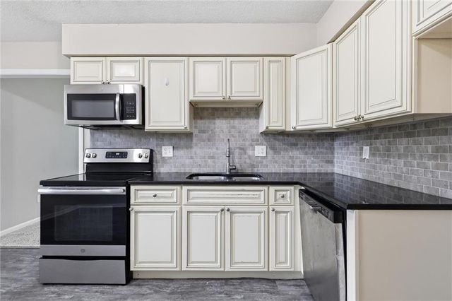 15 Brooks Court, Liberty, MO 64068