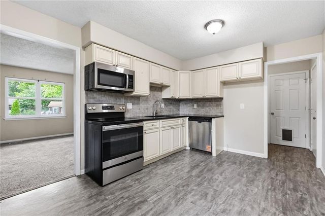 15 Brooks Court, Liberty, MO 64068