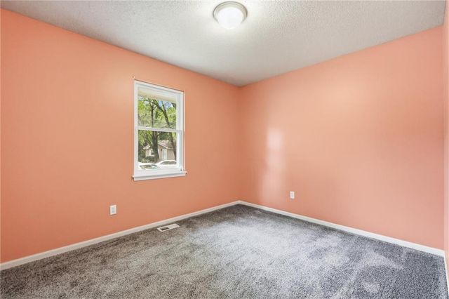 15 Brooks Court, Liberty, MO 64068