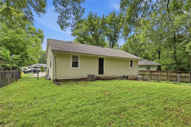 15 Brooks Court, Liberty, MO 64068