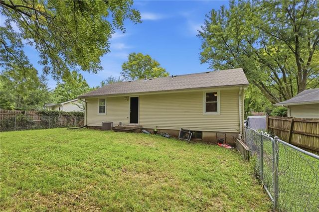 15 Brooks Court, Liberty, MO 64068