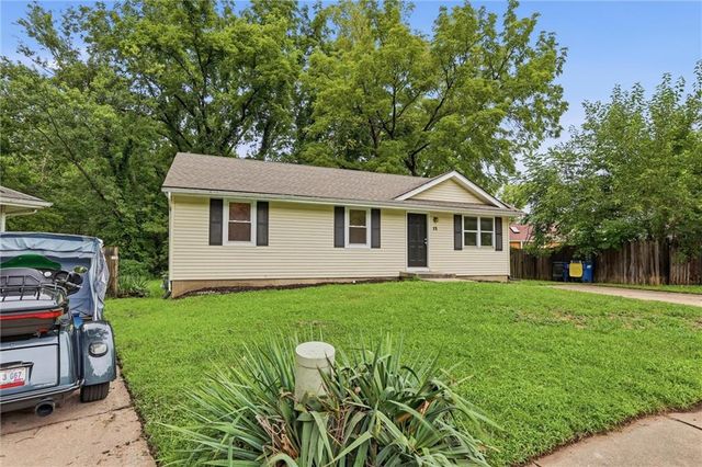 15 Brooks Court, Liberty, MO 64068