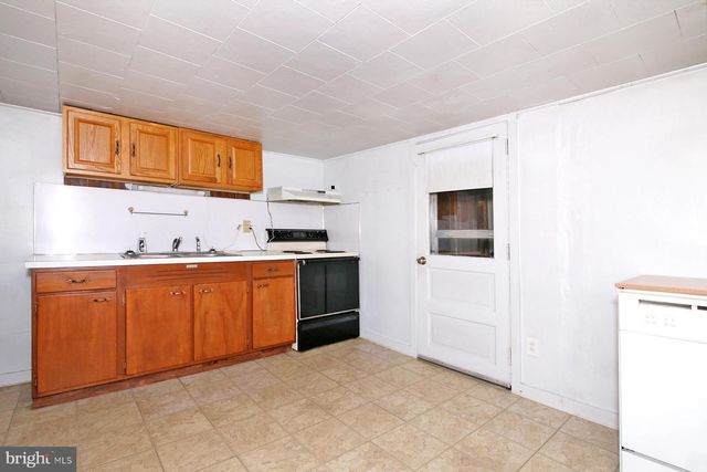 77 S ZINNS MILL RD, Quentin, PA 17083