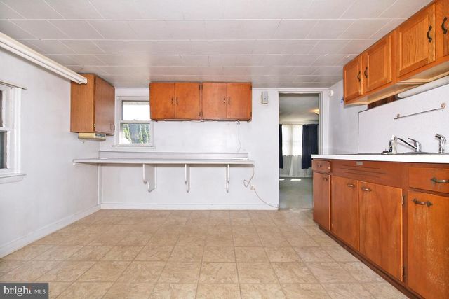 77 S ZINNS MILL RD, Quentin, PA 17083
