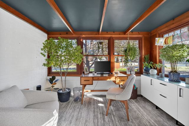 6012 N Waterbury Road, Des Moines, IA 50312