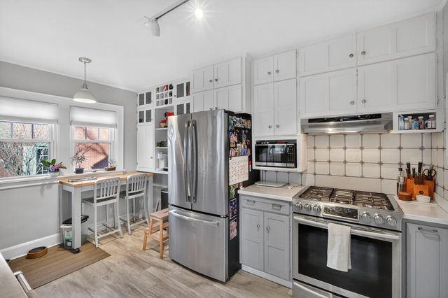 6012 N Waterbury Road, Des Moines, IA 50312