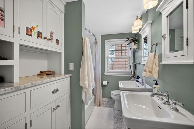 6012 N Waterbury Road, Des Moines, IA 50312