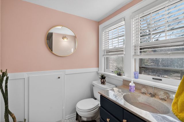 6012 N Waterbury Road, Des Moines, IA 50312