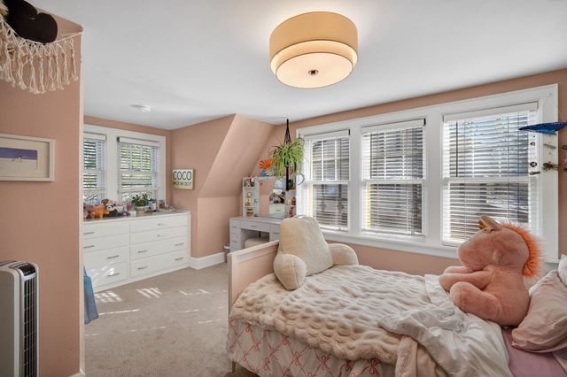 6012 N Waterbury Road, Des Moines, IA 50312