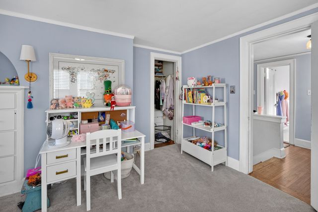 6012 N Waterbury Road, Des Moines, IA 50312