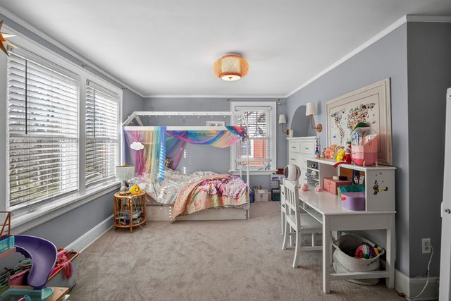 6012 N Waterbury Road, Des Moines, IA 50312