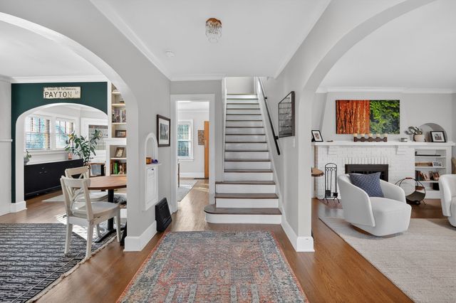 6012 N Waterbury Road, Des Moines, IA 50312