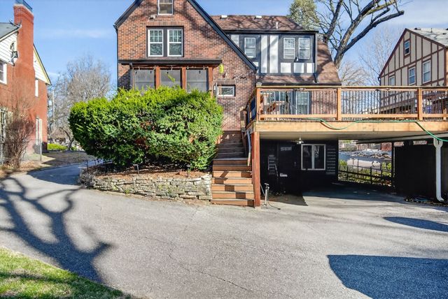 6012 N Waterbury Road, Des Moines, IA 50312