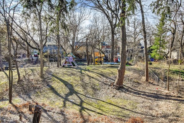 6012 N Waterbury Road, Des Moines, IA 50312