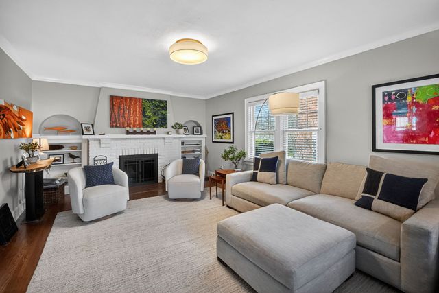 6012 N Waterbury Road, Des Moines, IA 50312