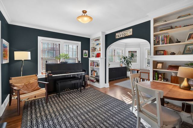 6012 N Waterbury Road, Des Moines, IA 50312