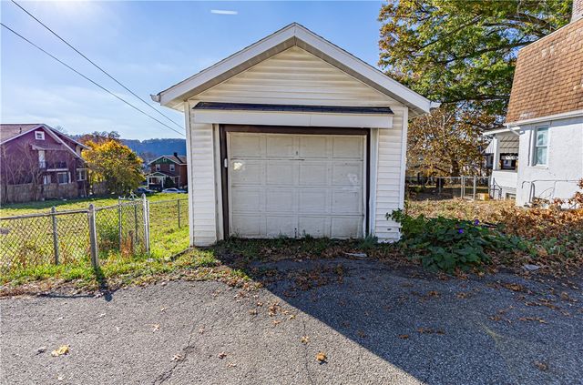 1312 Woodmont Ave, New Kensington, PA 15068